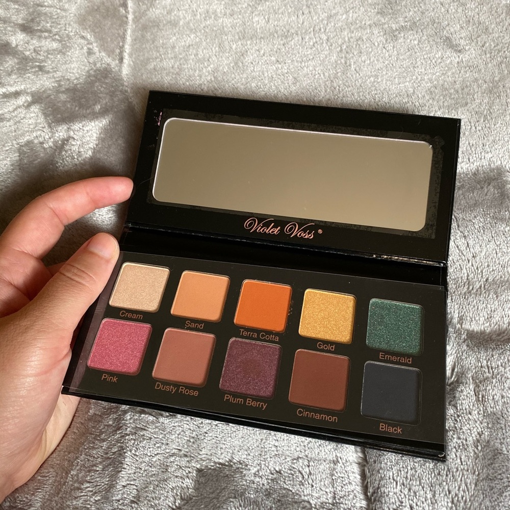 Violet Voss eyeshadow palette - Picture 2 of 2